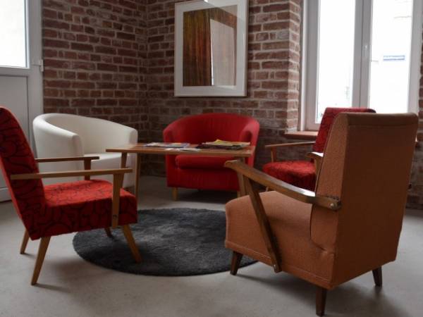 Freie Arbeitsplätze in einem neu renovierter Co-Working Space zu vermieten — Bild 4