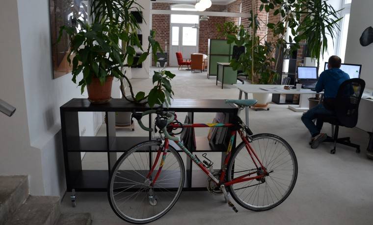 Freie Arbeitsplätze in einem neu renovierter Co-Working Space zu vermieten