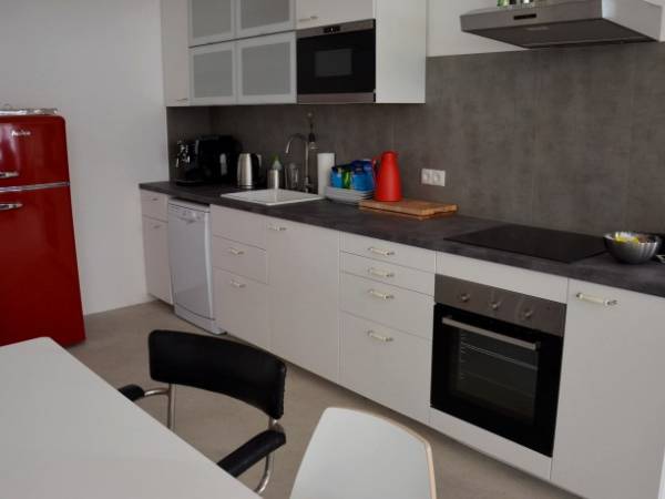 Freie Arbeitsplätze in einem neu renovierter Co-Working Space zu vermieten — Bild 7