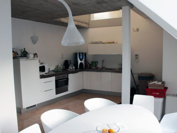 Freies Büro und Arbeitplätze in großzügigem Dachgeschoss — Bild 4