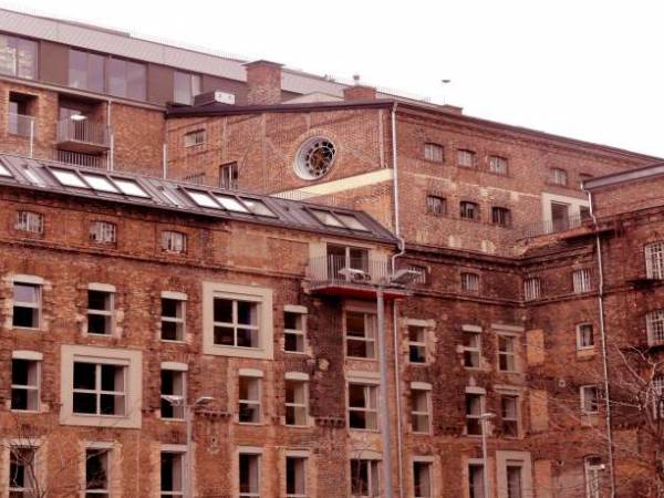 Arbeitsplatz in Kunstambiente mit Terrassenzugang in Wien — Bild 1