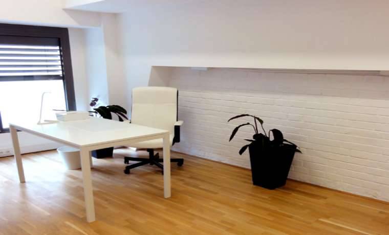 Arbeitsplatz in Kunstambiente mit Terrassenzugang in Wien