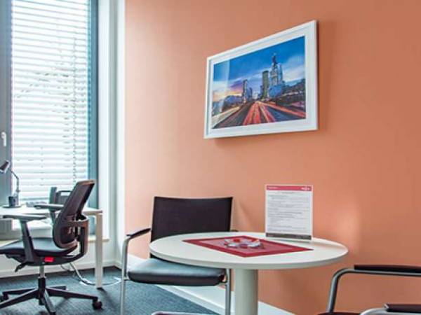 Attraktives Business Center mit hellen Büros in — Bild 2