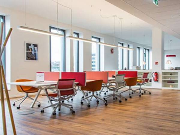 Attraktives Business Center mit hellen Büros in — Bild 5