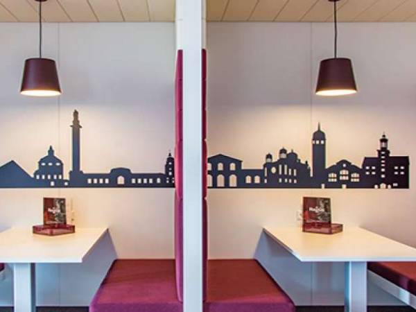 Attraktives Business Center mit hellen Büros in — Bild 6