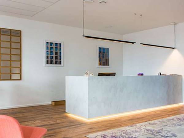 Attraktives Business Center mit hellen Büros in — Bild 8