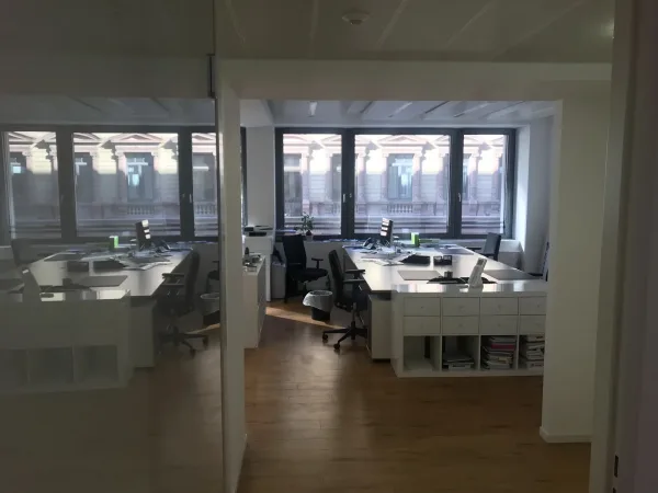 Schreibtischplatz in Frankfurt am Main (Innenstadt) – Moderne Bürogemeinschaft in zentraler Lage in Frankfurt-Innenstadt — Bild 3