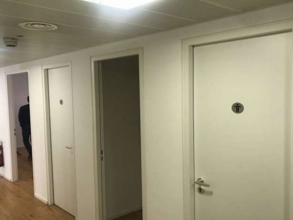 Moderne Bürogemeinschaft im Neubau in Frankfurt Innenstadt — Bild 6