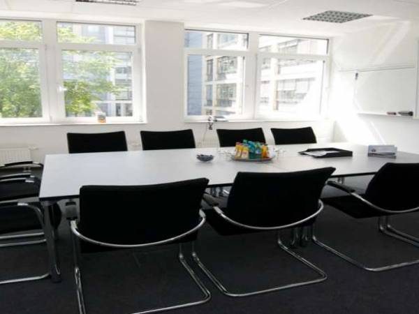 Modernes Business Center mit Büros & Coworking in Neu-Isenburg — Bild 4