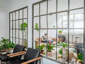 Freie Plätze in offenem und loftartigen Coworking Space