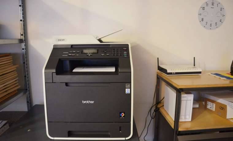 Sonniges Büro mit Loftcharakter