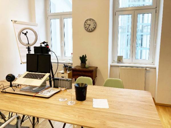 Büroplatz in schönem sonnigen Altbau in 1060 Wien — Bild 2