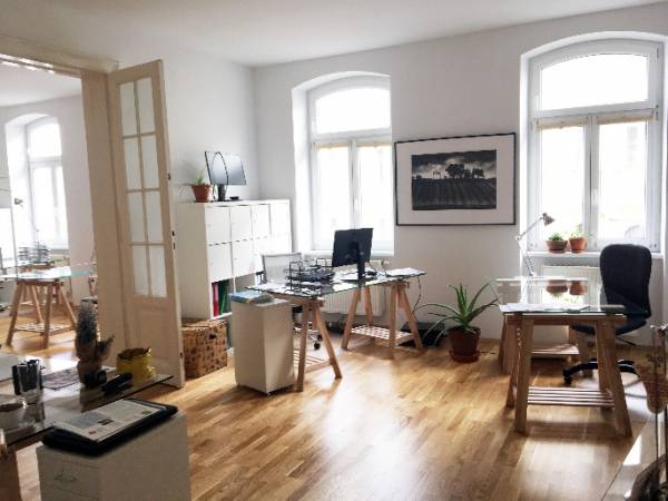 Büroplatz in schönem sonnigen Altbau in 1060 Wien — Bild 1