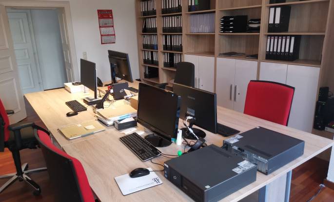 Co-Working Arbeitsplatz (z.B. für MitarbeiterIn) möbliert