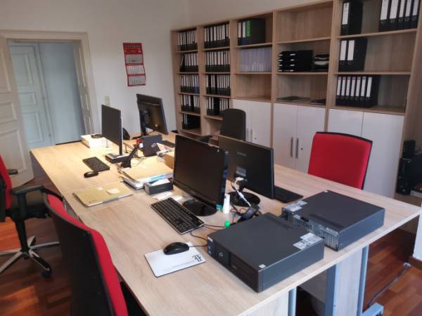 Hochwertige Bürogemeinschaft im Altbau in Wiesbaden-Mitte — Bild 2