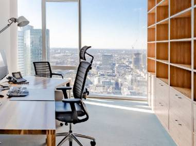 Exklusive Büros & Arbeitsplätze mit Skyline-Blick in Frankfurt — Bild 1