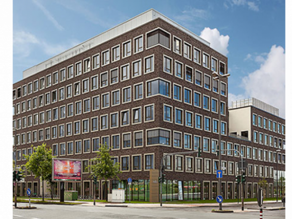 Helle Büroräume und flexible Arbeitsplätze im Business Center — Bild 5