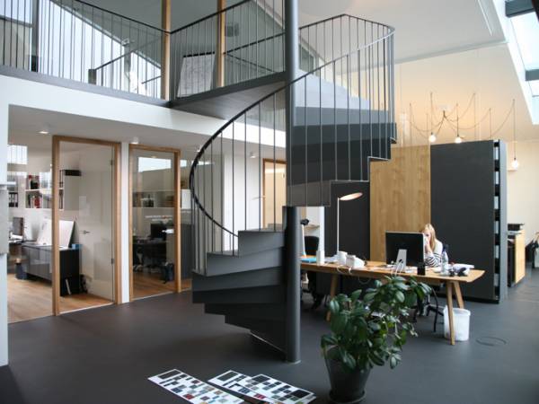 Lichtdurchflutete Bürogemeinschaft mit kreativem Klima in Kempten — Bild 1