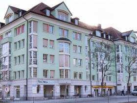 Lichtdurchflutetes und modernes Büro