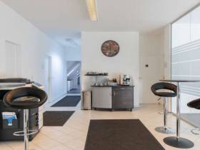 Lichtdurchflutetes und modernes Büro