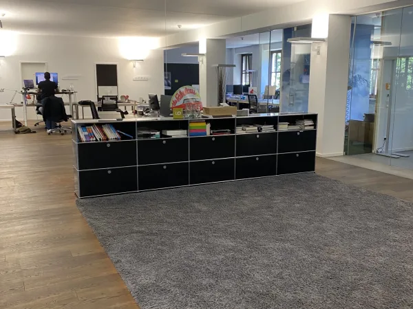 Abschließbares Büro in München (Ludwigsvorstadt-Isarvorstadt) – Schöne Bürogemeinschaft in ehemaliger Papierfabrik in München, — Bild 2