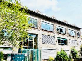 Moderne und helle Büro oder Praxis Fläche