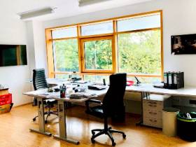 Moderne und helle Büro oder Praxis Fläche