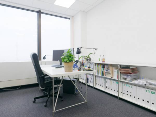 Schreibtischplatz in Berlin (Mitte) – Moderne Bürogemeinschaft in Berlin-Mitte mit Stadtblick — Bild 6