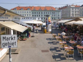 ARBEITEN AM KARMELITERPLATZ - BÜRO IM ALTBAUSTIL