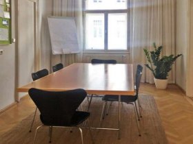 ARBEITEN AM KARMELITERPLATZ - BÜRO IM ALTBAUSTIL