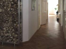 ARBEITEN AM KARMELITERPLATZ - BÜRO IM ALTBAUSTIL
