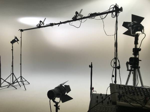 Abschließbares Büro in München (Ludwigsvorstadt-Isarvorstadt) – Kreative Bürogemeinschaft mit Film- & Fotostudio in München — Bild 1