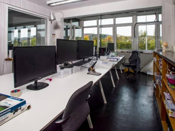 Stylische Bürogemeinschaft mit Loft-Atmosphäre in — Bild 3