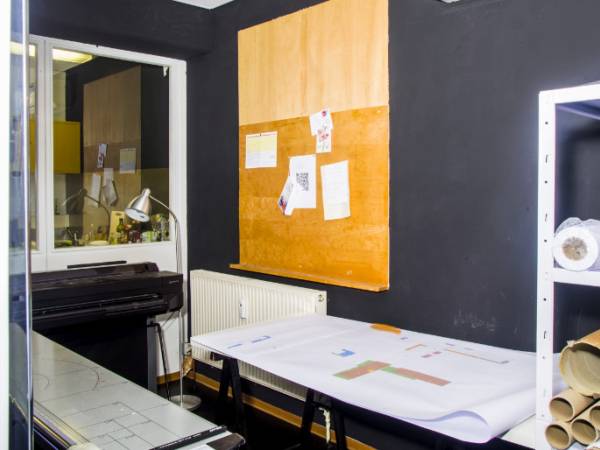 Stylische Bürogemeinschaft mit Loft-Atmosphäre in — Bild 7