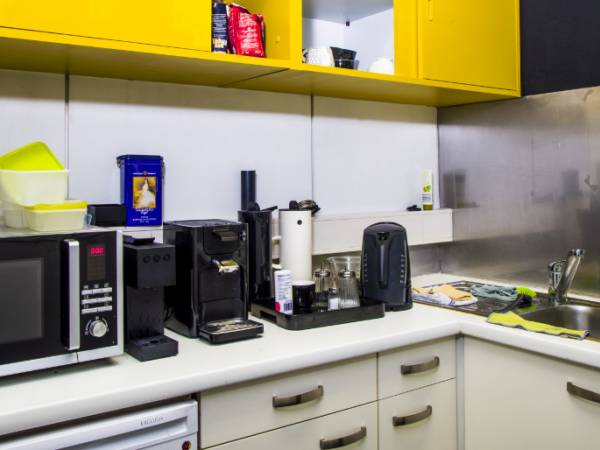 Stylische Bürogemeinschaft mit Loft-Atmosphäre in — Bild 6