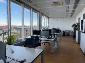 Lichtdurchflutete möblierte Bürofläche im 6. OG im Münchener Westend
