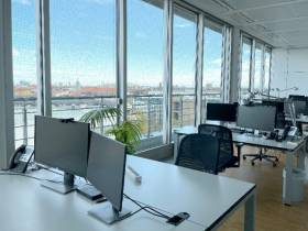 Lichtdurchflutete möblierte Bürofläche im 6. OG im Münchener Westend