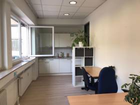 Büro und Küche mit Blick aufs Zinser-Eck