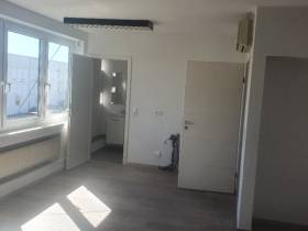 Schönes Büro mit Parkplatz zentral