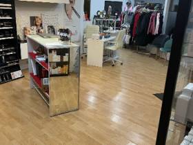 Schöne Büroräume in Kosmetikstudio zu vermieten