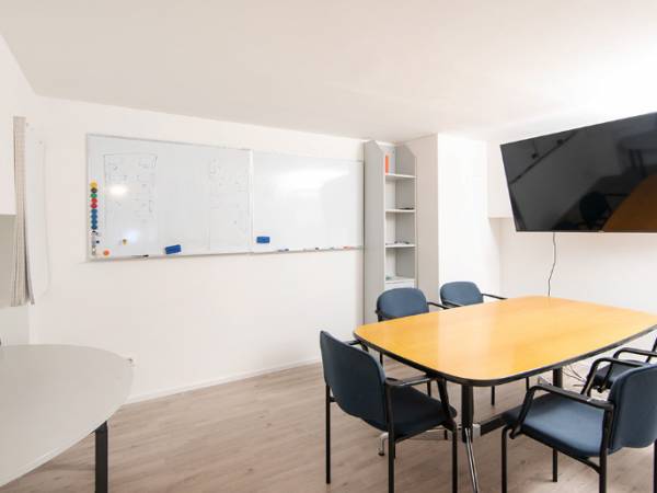 Moderne Bürogemeinschaft im Startup-Stil in Frankfurt am Main-Höchst — Bild 3