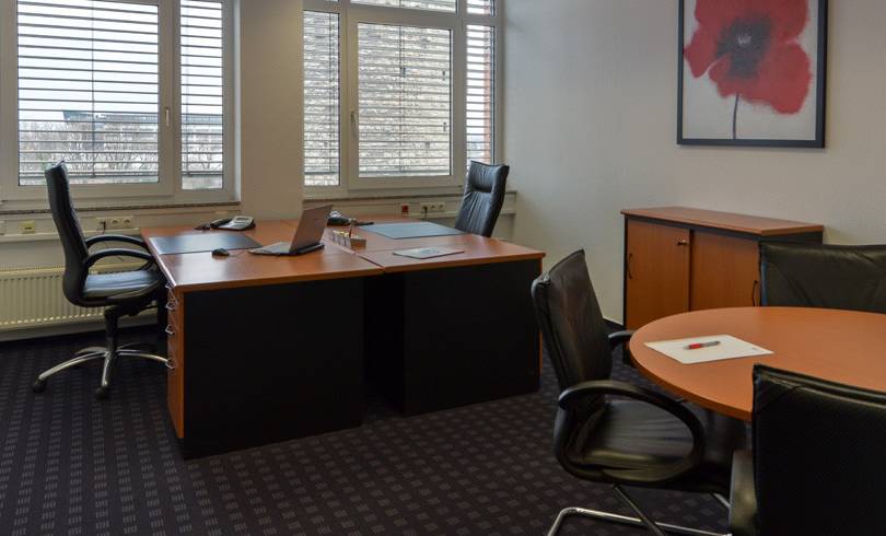 Büro mit 2 Arbeitsplätzen