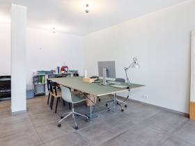 Arbeitsplätze in ruhiger kreativer Arbeitsatmosphäre