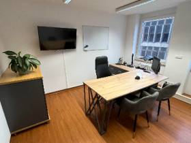 Modern ausgestattetes Office mit zentraler Lage
