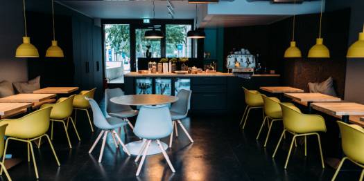 Plug&play office: 40+ desks and great community space