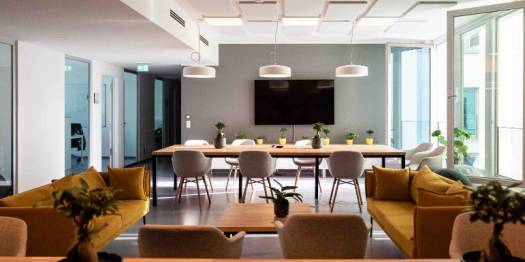 Plug&play office: 40+ desks and great community space