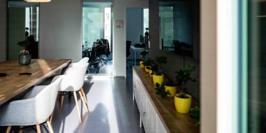 Plug&play office: 40+ desks and great community space
