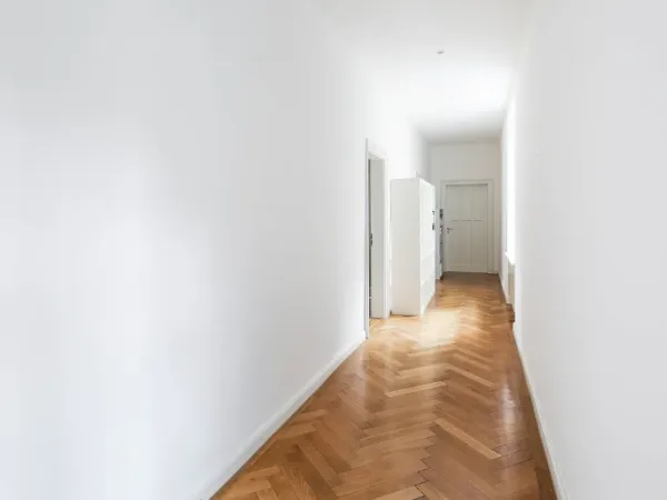 Abschließbares Büro in München (Schwabing) – Helle Bürogemeinschaft mit hohen Decken in München-Schwabing — Bild 6