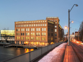 Büro direkt an der Spree