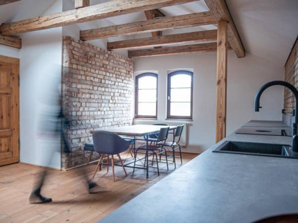 Inspirierende Bürogemeinschaft im historischen Bahnhof in — Bild 6